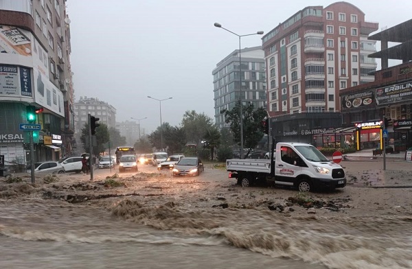 Su uzmanından önemli açıklama! İşte son yıllarda sel felaketleri bu sebeple yaşanıyor