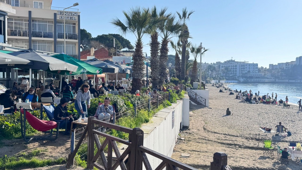Foto - Şubat ayında olduğumuza bakmayın güneşi gören sahillere akın etti