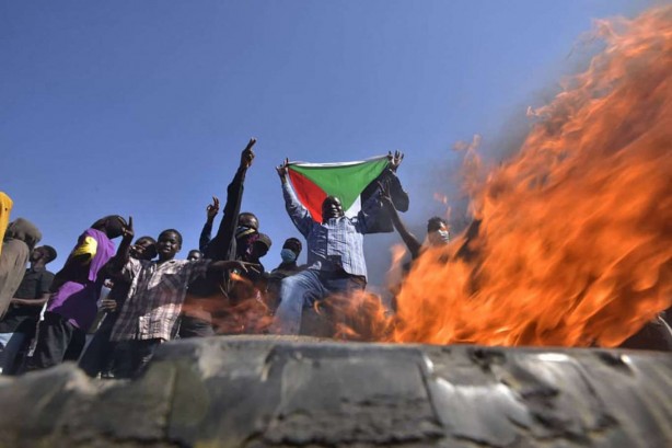 Foto - Sudan'da darbe karşıtı protestolarda ölü sayısı 80’e yükseldi!