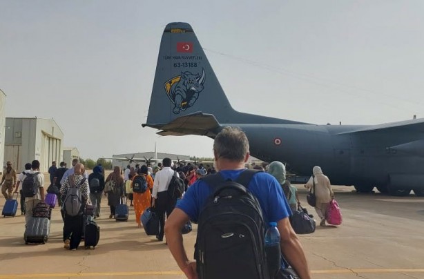 Foto - Sudan'da Türk tahliye uçağına ateş açıldı!