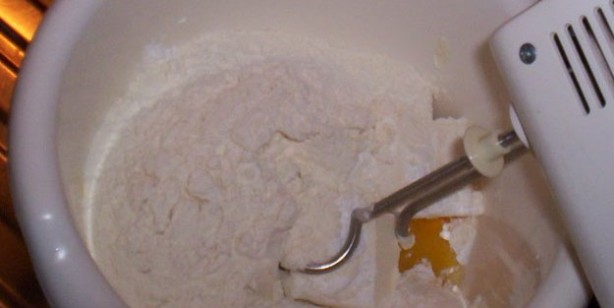 Foto - Sufle tadında nefis ıslak kek tarifi: Islak kek tam kıvamında 