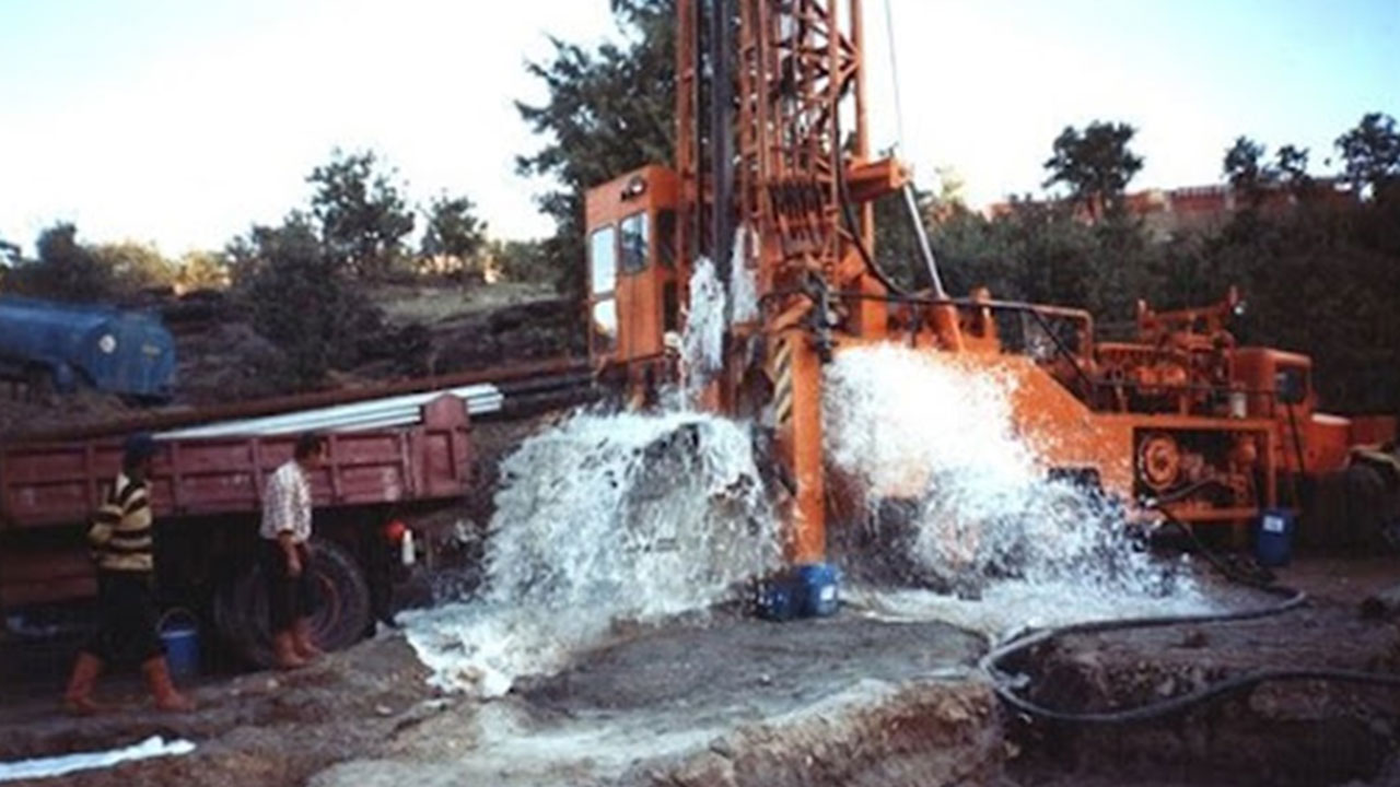 Foto - Şükürler olsun: Saniyede 4 litre fışkıran su kaynağına ulaşıldı