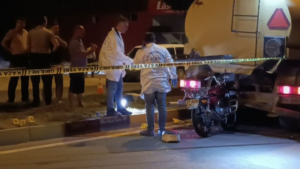 Sulama aracına çarpan motosikletli genç hayatını kaybetti