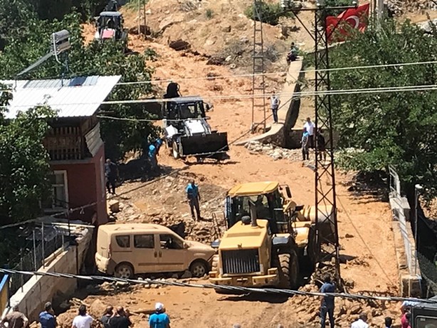 Foto - Sulama kanalı blokları 2 kişinin üzerine devrildi! Ekipler anında müdahale etti