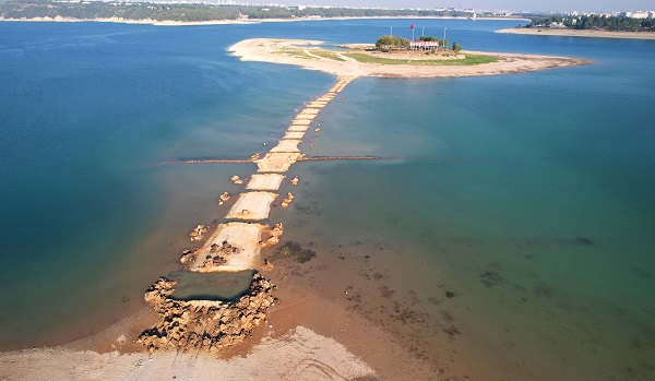 Foto - Sular 500 metre çekildi! O adaya girişler yasaklandı