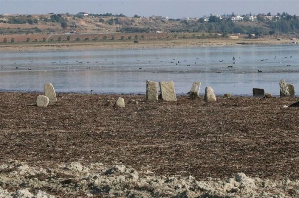 Foto - Sular çekilince 150 senelik mezarlık ortaya çıktı