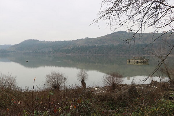 Foto - Sular çekilince görüldü! Barajın tam ortasında ilginç görüntü