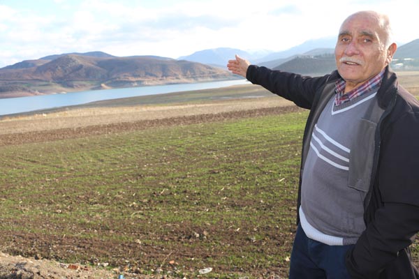 Foto - Sular çekilince mezarlar ortaya çıktı