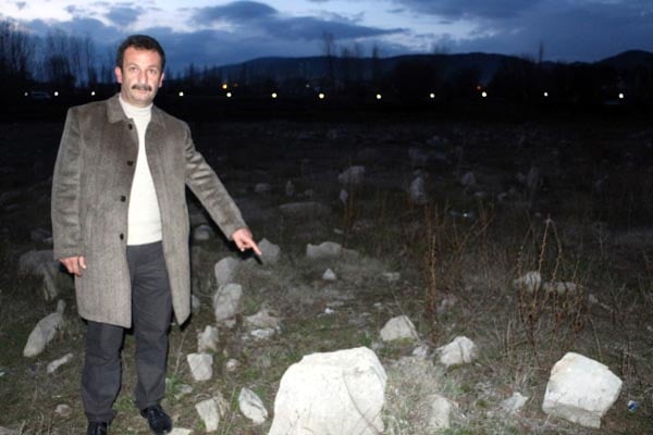 Foto - Sular çekilince mezarlar ortaya çıktı