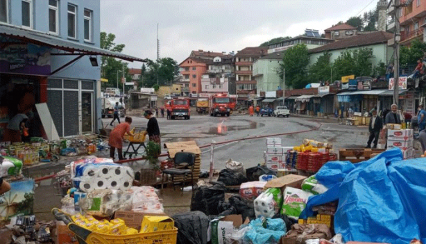 Foto - Sular çekilince ortaya çıktı! Felaketi yaşadılar