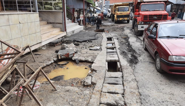 Foto - Sular çekilince ortaya çıktı! Felaketi yaşadılar