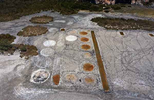 Foto - Suların çekildi ortaya çıktı! Plajda antik döneme ait şaşırtan kalıntı