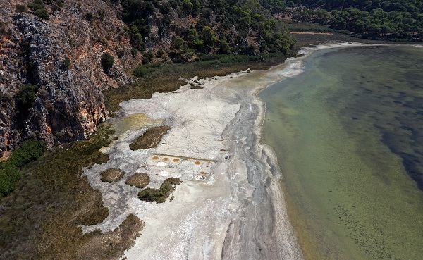 Suların çekildi ortaya çıktı! Plajda antik döneme ait şaşırtan kalıntı