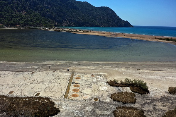 Foto - Suların çekildi ortaya çıktı! Plajda antik döneme ait şaşırtan kalıntı