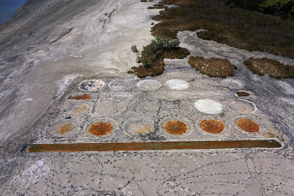 Foto - Suların çekildi ortaya çıktı! Plajda antik döneme ait şaşırtan kalıntı