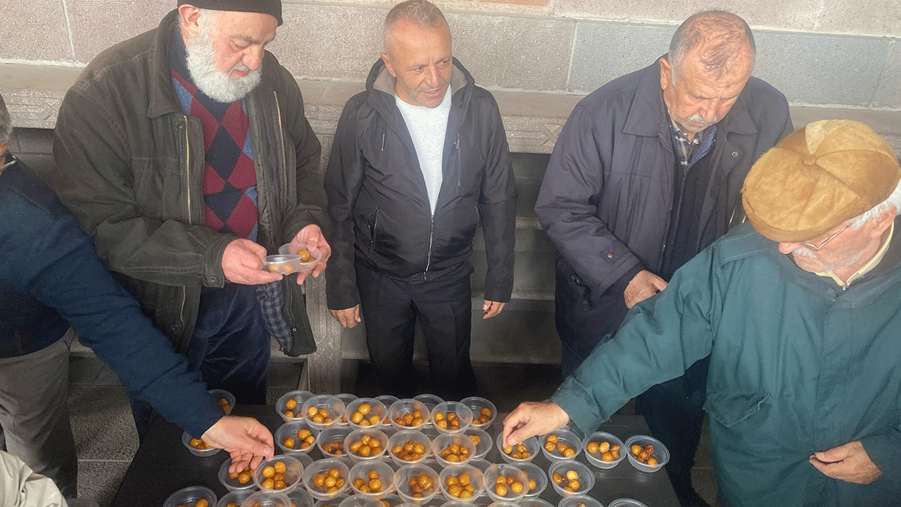 Foto - Süleyman Çakır'ın seneyi devriyesinde lokma dağıttı
