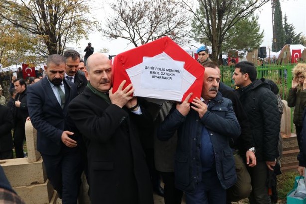 Foto - Süleyman Soylu şehit çocuğunun göz yaşını sildi