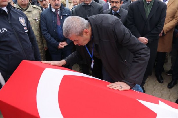Foto - Süleyman Soylu şehit çocuğunun göz yaşını sildi
