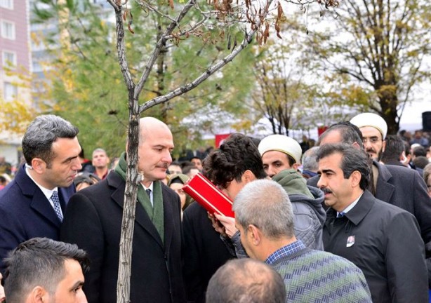 Foto - Süleyman Soylu şehit çocuğunun göz yaşını sildi