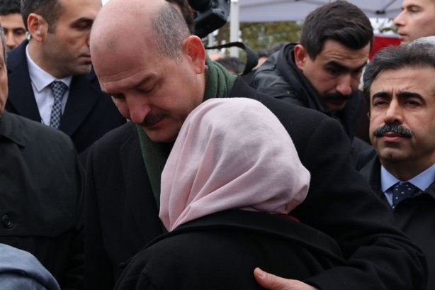 Foto - Süleyman Soylu şehit çocuğunun göz yaşını sildi