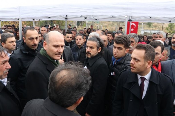 Foto - Süleyman Soylu şehit çocuğunun göz yaşını sildi
