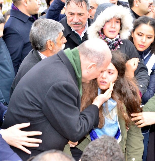 Foto - Süleyman Soylu şehit çocuğunun göz yaşını sildi