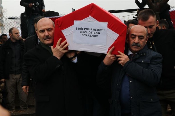 Foto - Süleyman Soylu şehit çocuğunun göz yaşını sildi