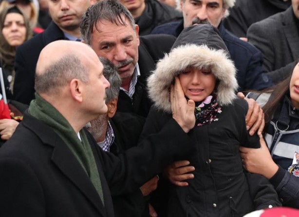 Foto - Süleyman Soylu şehit çocuğunun göz yaşını sildi