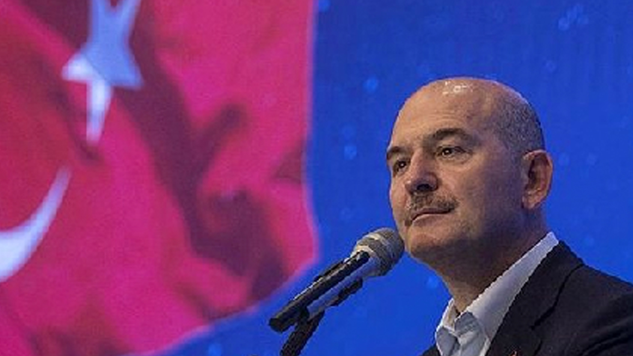 Foto - Süleyman Soylu'dan olay hareket… Soylu'yu havalimanında çıldırtan uygulama! Kemerini çıkarıp attı