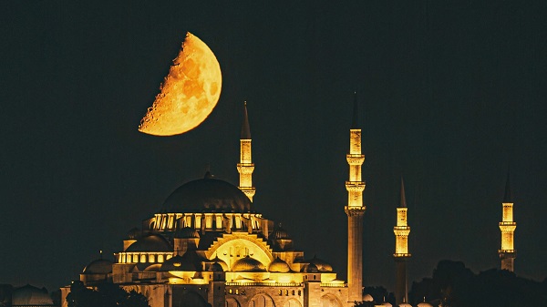 Foto - Süleymaniye Camii ay ile buluştu! İstanbul'dan kartpostallık görüntü