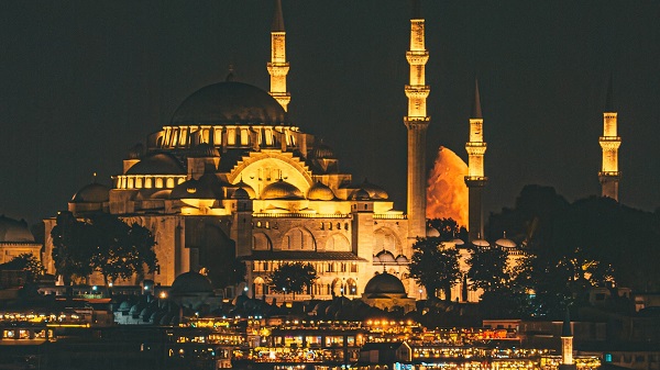Foto - Süleymaniye Camii ay ile buluştu! İstanbul'dan kartpostallık görüntü