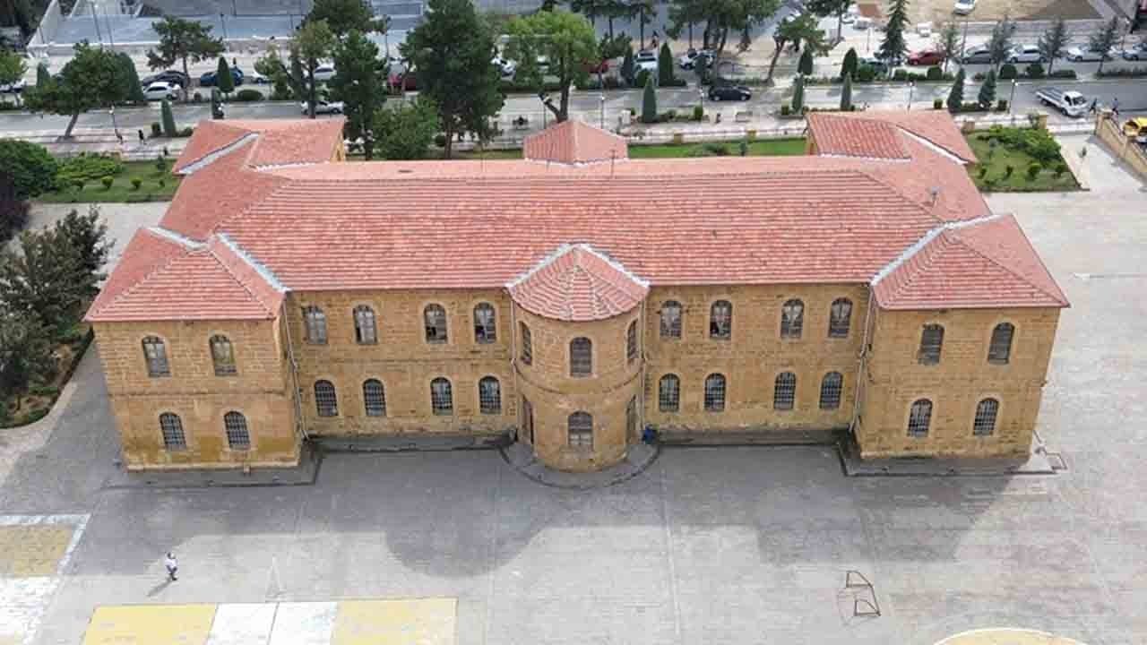 Foto - Sultan 2. Abdülhamid döneminde kapılarını açtı! Yozgat’ın asırlık eğitim mirası