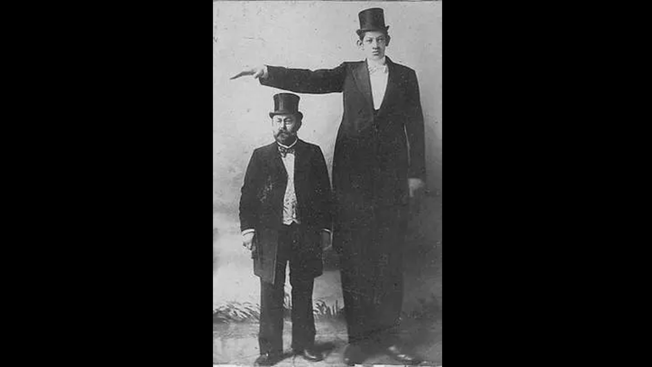 Foto - Sultan Köse bile cüce gibi kaldı! İşte tarihin en uzun boylu insanları