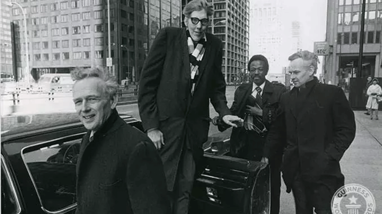 Foto - Sultan Köse bile cüce gibi kaldı! İşte tarihin en uzun boylu insanları