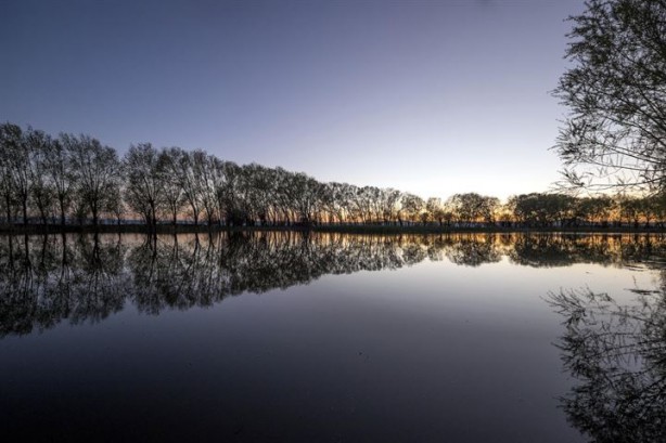 Foto - Sultan Sazlığı'na göçmen kuşlar için su takviyesi 