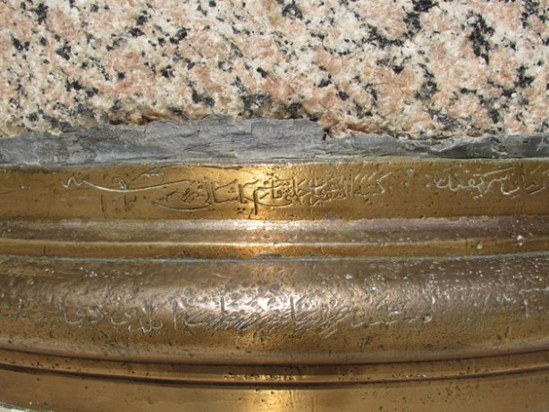 Foto - Sultanahmet Camii’nin sütunundaki sır ortaya çıktı! Yapılırken gizli gizli kazınmış! Ah Hüseyin vah Hüseyin