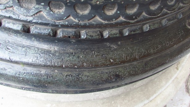 Foto - Sultanahmet Camii’nin sütunundaki sır ortaya çıktı! Yapılırken gizli gizli kazınmış! Ah Hüseyin vah Hüseyin