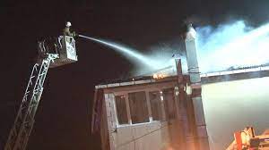 Foto - Sultanbeyli'de bir çatı katı cayır cayır yandı!