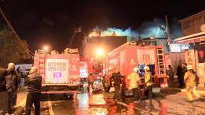 Foto - Sultanbeyli'de bir çatı katı cayır cayır yandı!