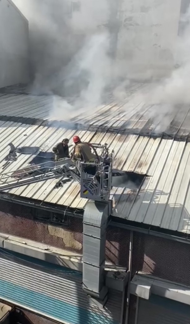 Foto - Sultangazi'de iş yeri yangını