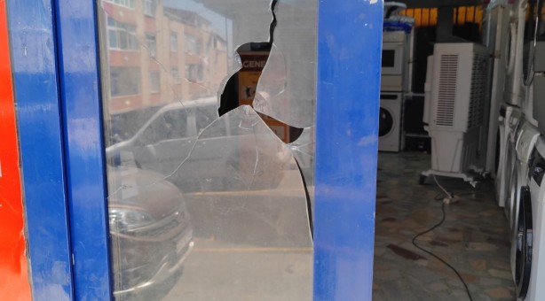 Sultangazi'de işyerine kurşun yağdırdılar