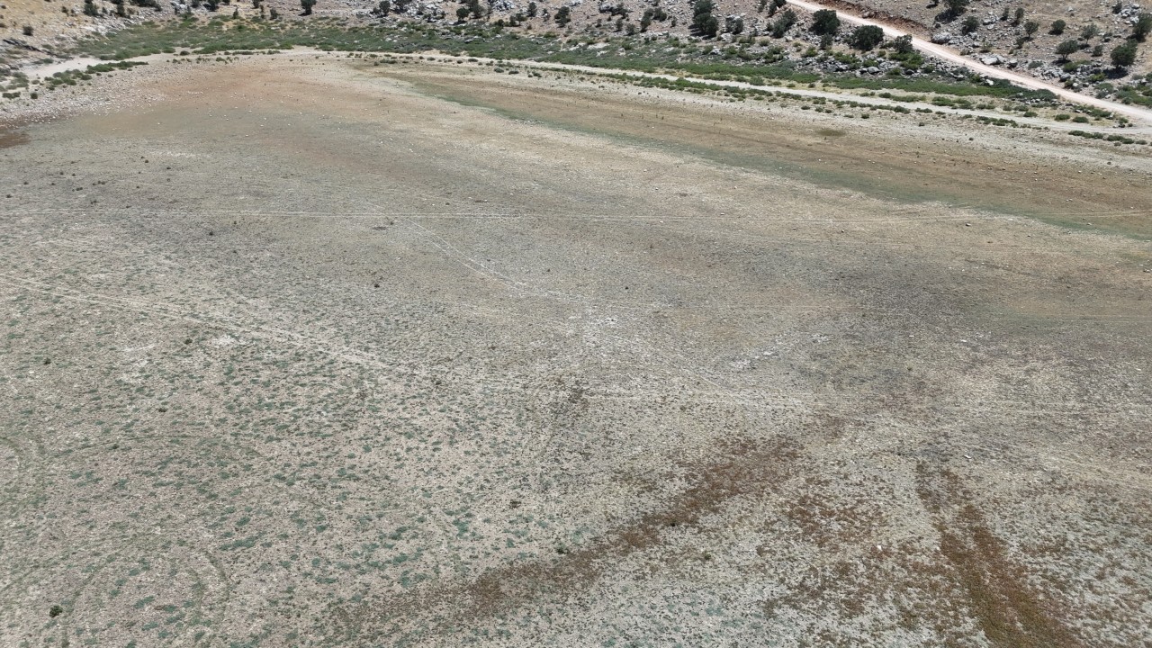 Foto - Sülüklü Göl'ün üçte ikisi kurudu