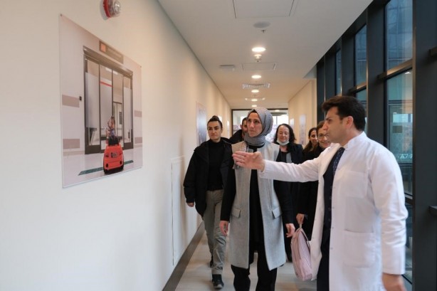 Foto - Sümeyye Erdoğan Bayraktar, depremzedeleri hastanede ziyaret etti