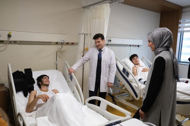 Foto - Sümeyye Erdoğan Bayraktar, depremzedeleri hastanede ziyaret etti