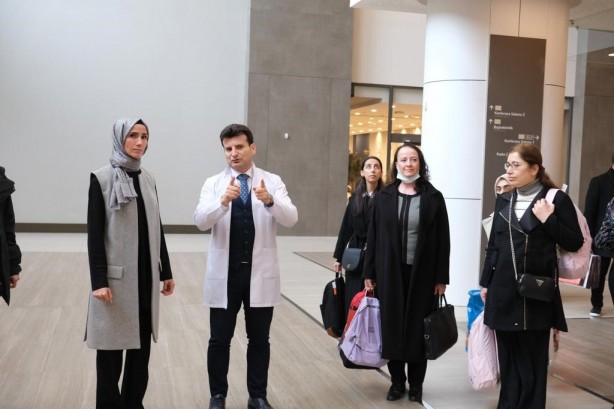Foto - Sümeyye Erdoğan Bayraktar, depremzedeleri hastanede ziyaret etti