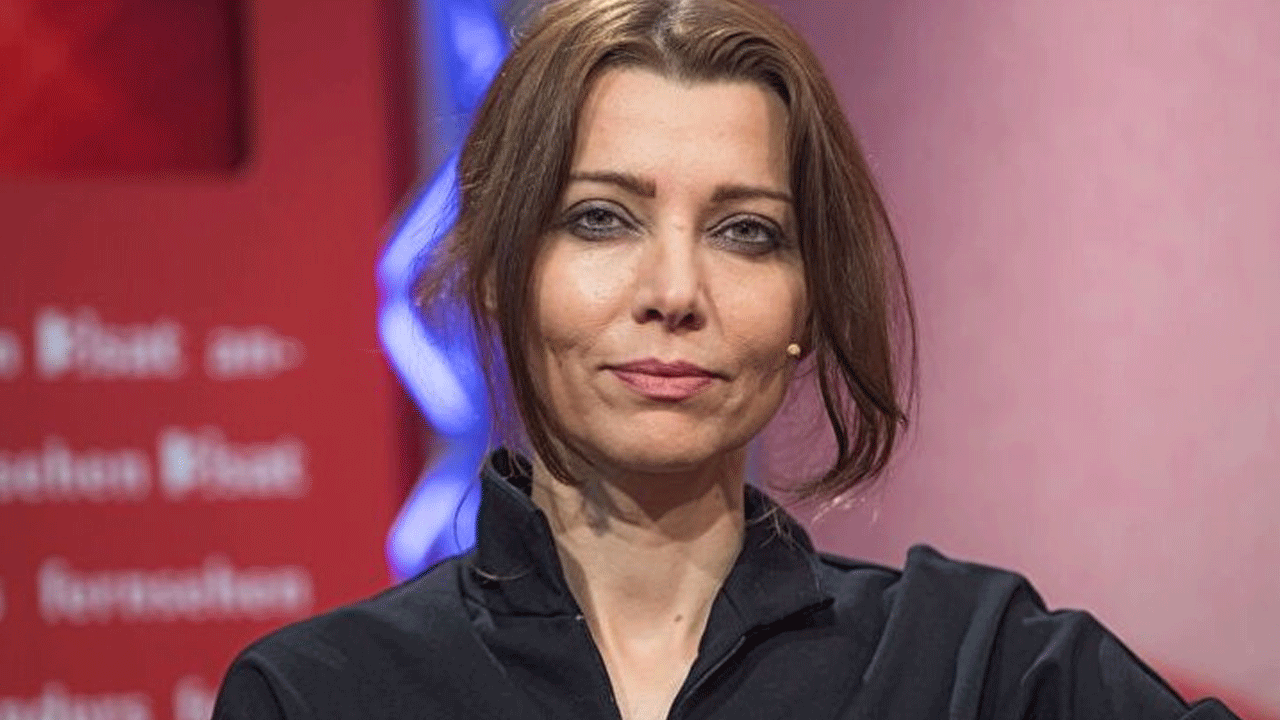 Foto - Sümüklü FETÖ’nün gelini Elif Şafak, Türkiye’yi patronlarına şikayet etti!