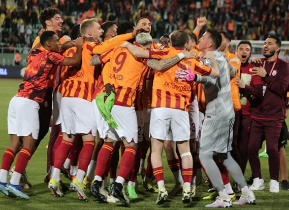 Foto - Süper Kupa'yı kazanan Galatasaray, dünya futbol tarihine geçti! Türkiye'nin tek lideri artık O! İşte böyle sonuçlandı...