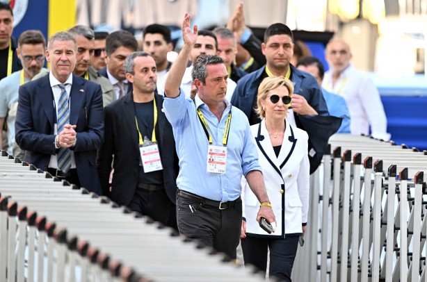 Foto - Süper lig devinden hiç hesapta olmayan hamle! Tespit edildi ve canlı yayında ‘istifa’ açıklaması…