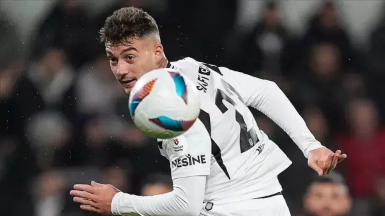 Foto - Süper Lig devinin yıldızı, gazetecinin kolunu kırdı! Sebebi şaşkına çevirdi