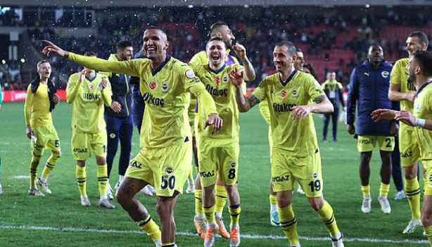 Foto - Süper Lig devlerinden sürpriz yıldız kararı! Herkes şaşırdı, Lig bitmeden birbirine girecekler!